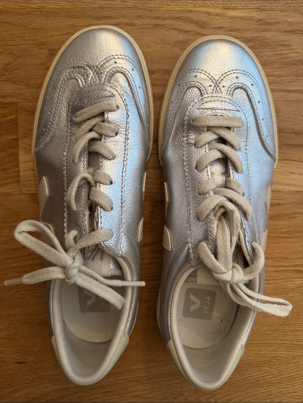 NEW : Veja Women’s Metallic Silver Leather Sneakers
